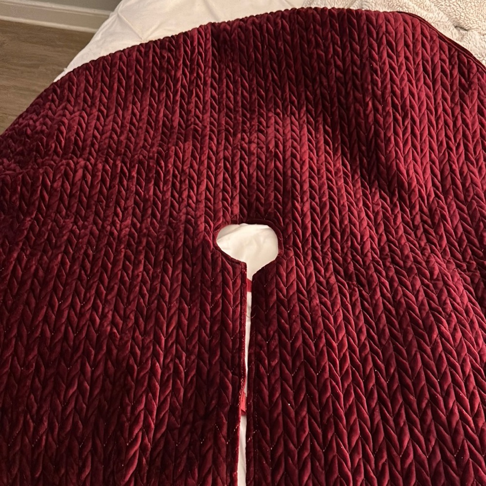 Tree skirt